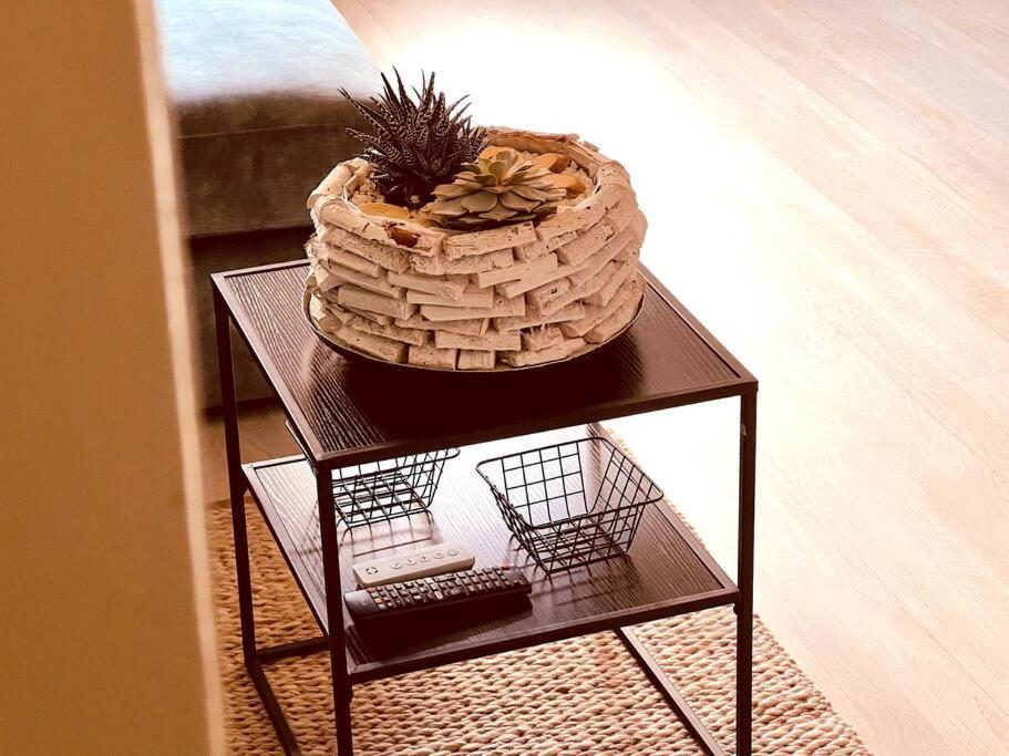 Suburban Jungle Apartment *